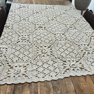 Imperial Elegance Tablecloth Cream Knit Floral Linen & Cotton Blend 48x29